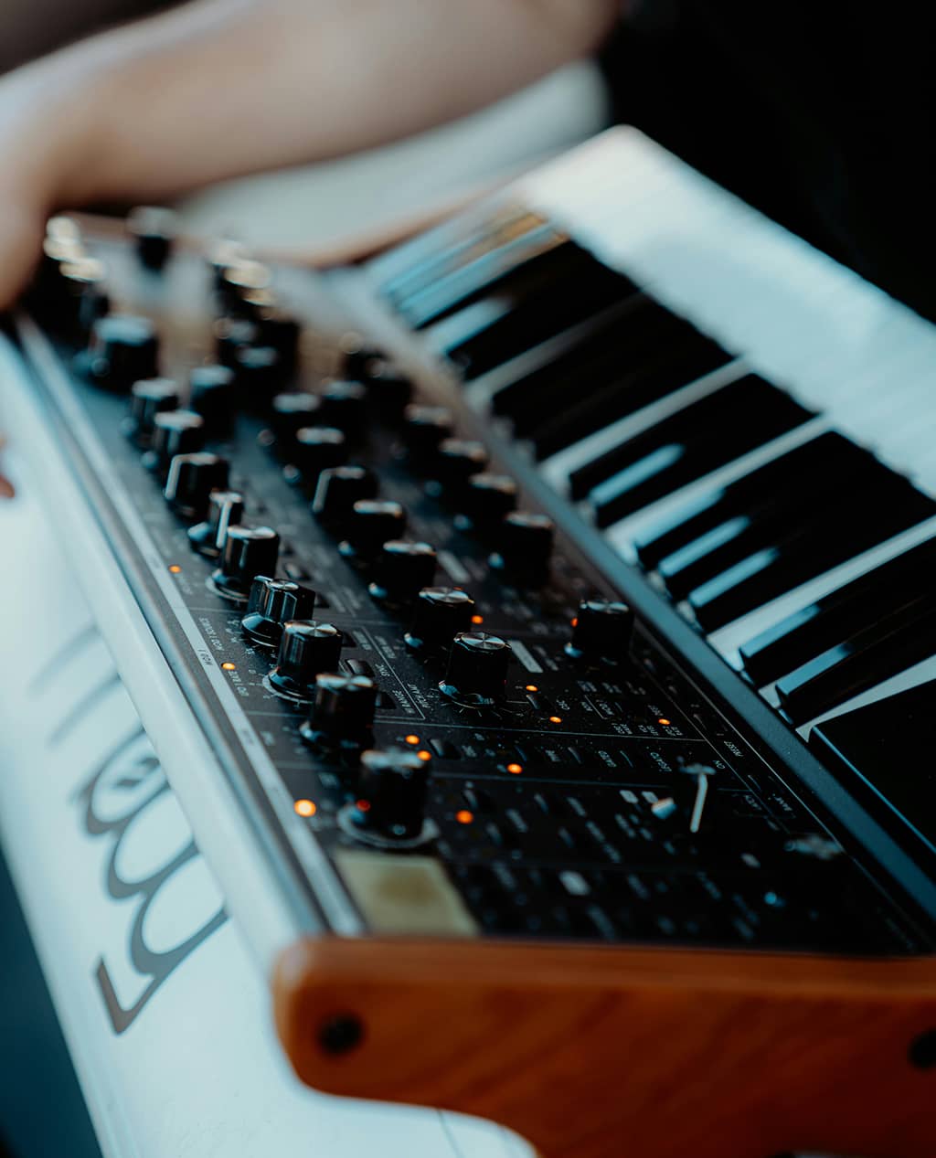 NeonKeys Synth